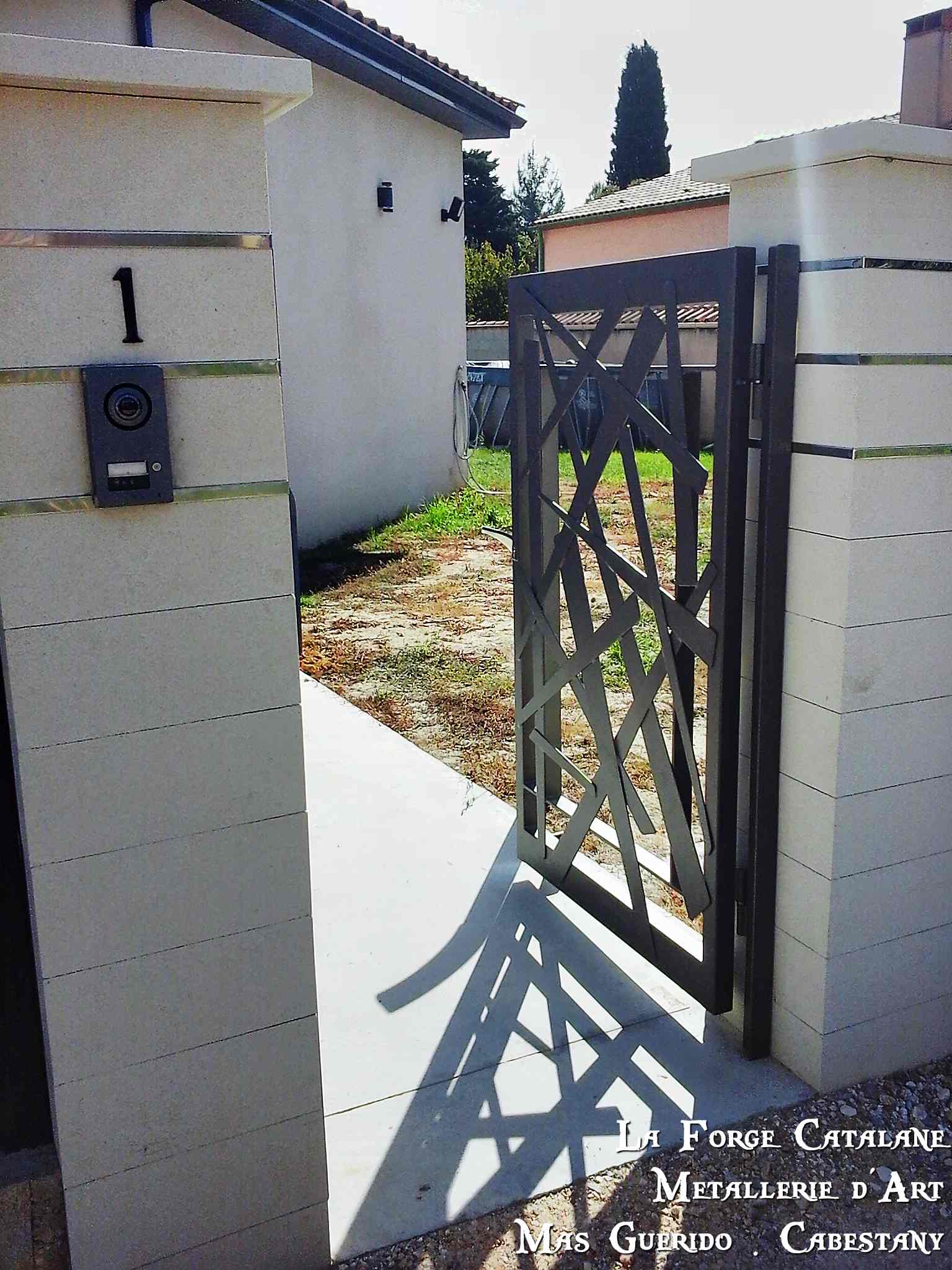 portillon fer plat superpose fer forge catalane.jpg